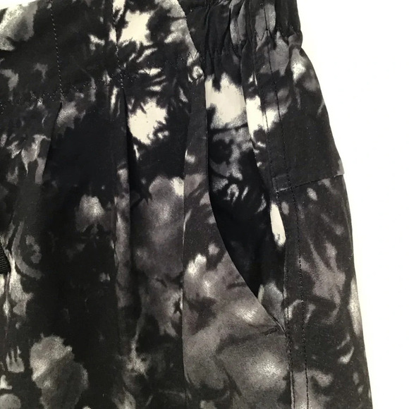 Lululemon Spring Break Away Shorts Dusk Dye Black/White Summer Size 8 - Picture 4 of 7